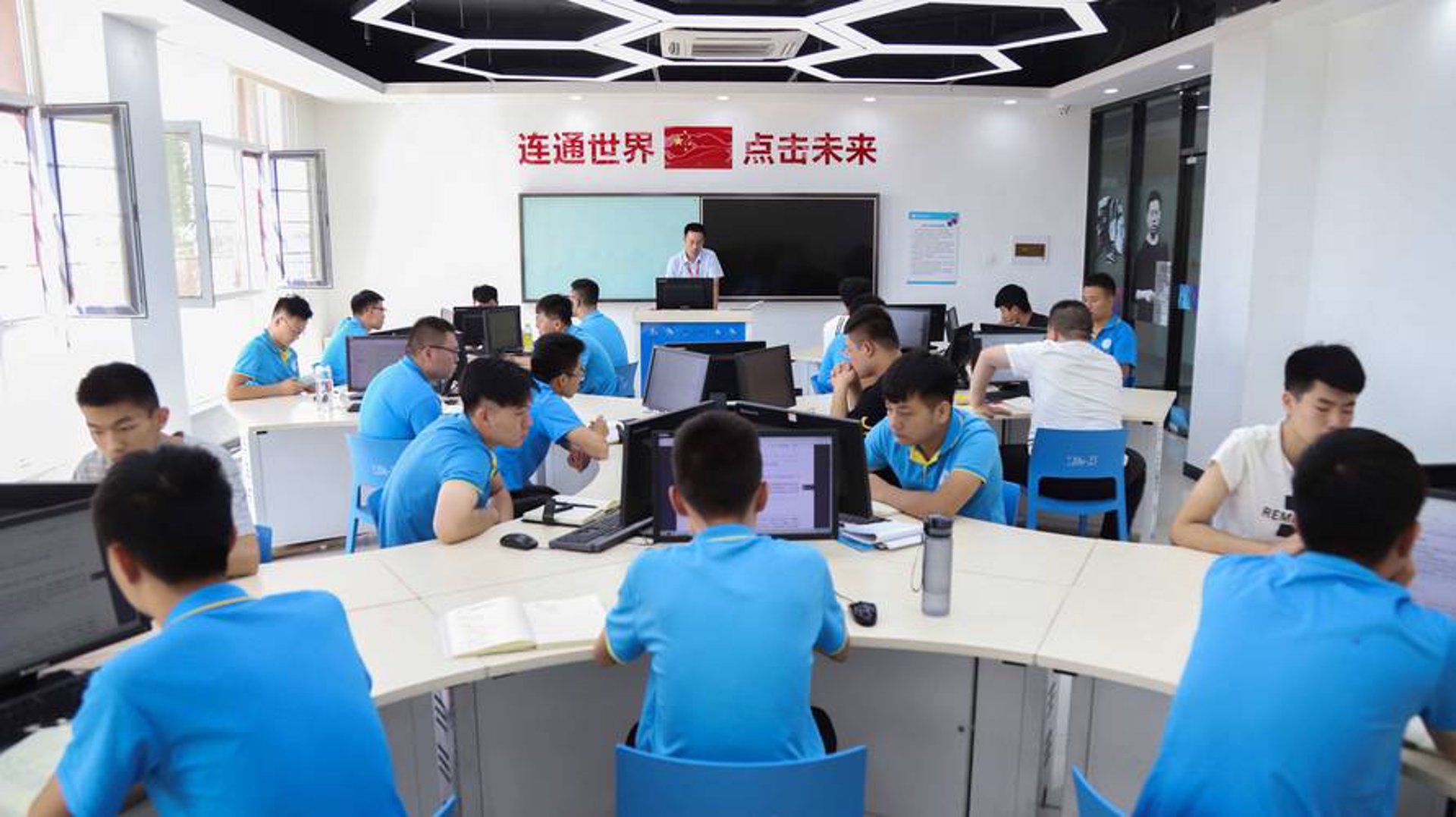 万维网络